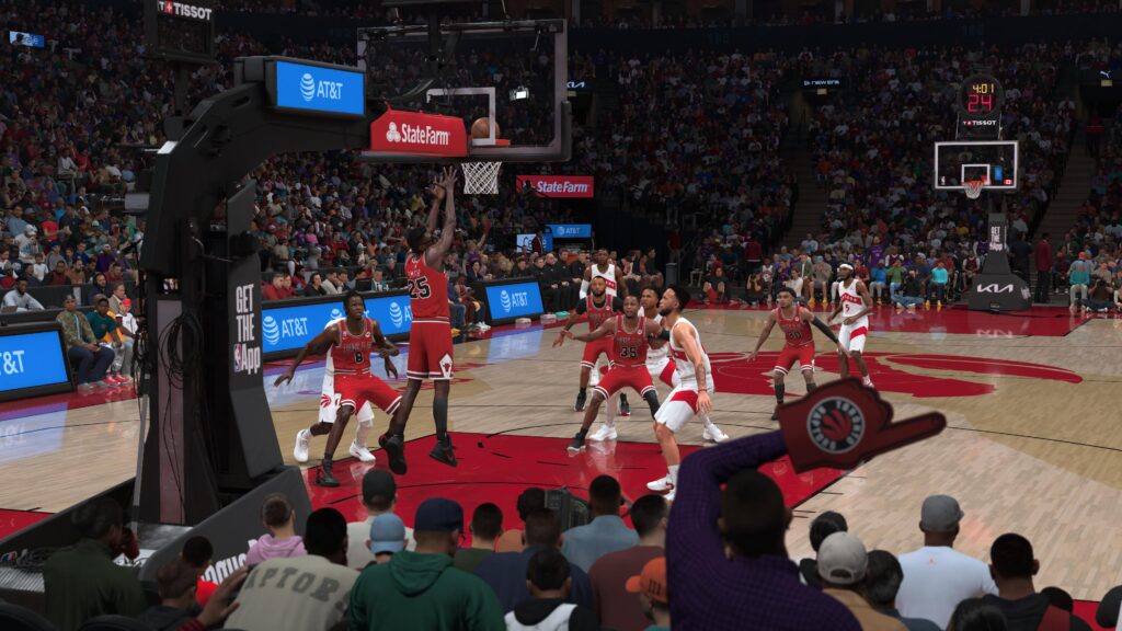 اسکرینشات نمای عریض و زاویه دوربین پخش زنده در بازی NBA 2K27 برای بررسی جزئیات سالن، تماشاگران و موقعیت شوتزنی زیر سبد