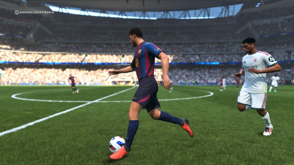 اسکرین‌شات گیم‌پلی بازی EA SPORTS FC 27 نمایش تقابل بارسلونا و رئال مادرید در ال کلاسیکو و کنترل توپ در میانه زمین
